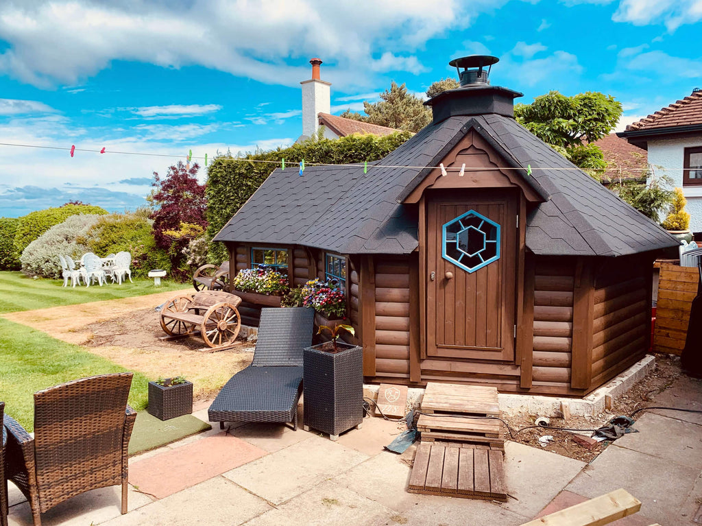 BBQ Hut and grill cabin