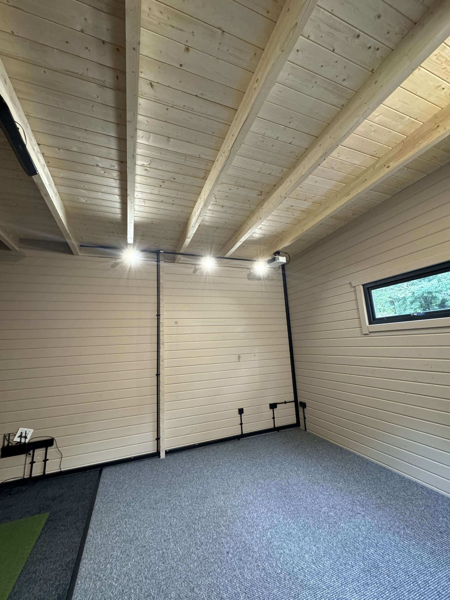 Pinehurst Golf Simulator Log Cabin | 8.0x5.0m - Golf Sim Room - Timber Building Specialists