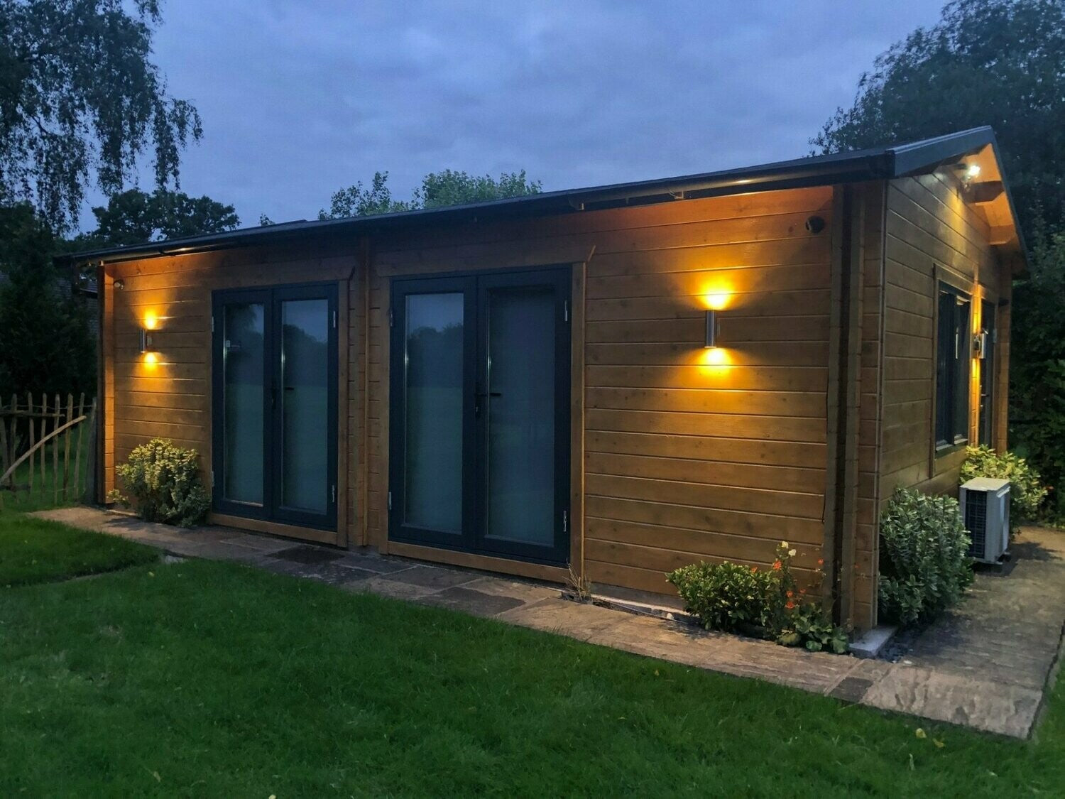 LCS147 Log Cabin | 7.0x5.0m Front Evening