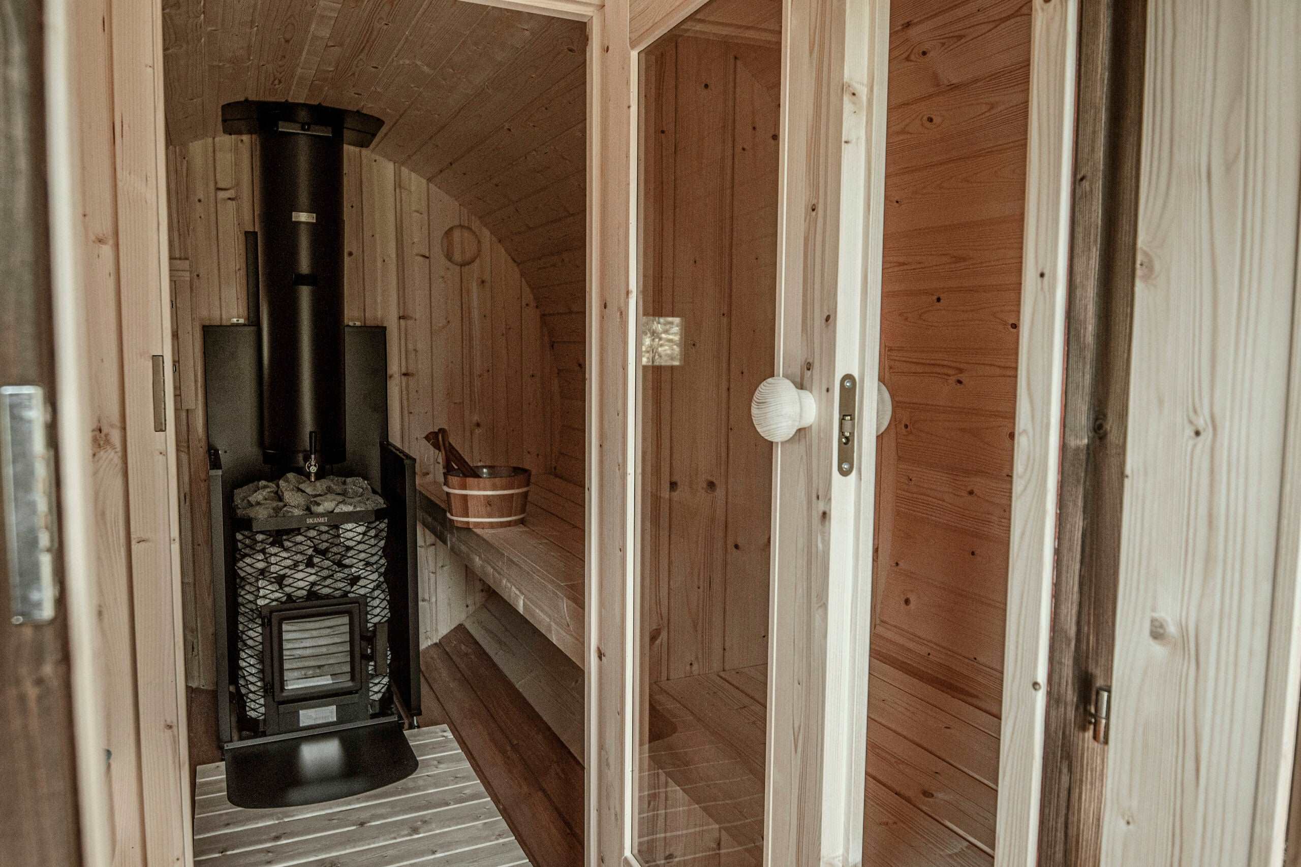 LAHTI 4.0x2.0m w/Roof Barrel Sauna Internal Stove